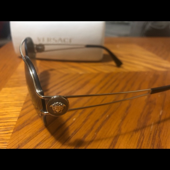 Versace sunglass Unisex  VE2184 - Picture 8 of 8